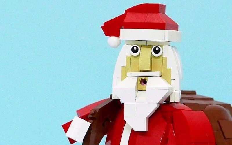 LEGO Santa Claus – Every house needs this!