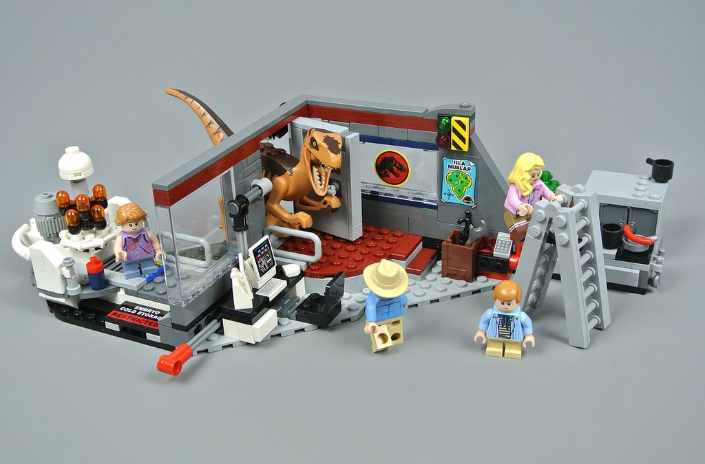 LEGO Review: Jurassic Park Velociraptor Chase 75392